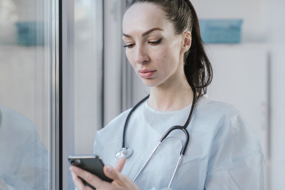 Casos reales: cómo clínicas de medicina estética en España convierten búsquedas en citas