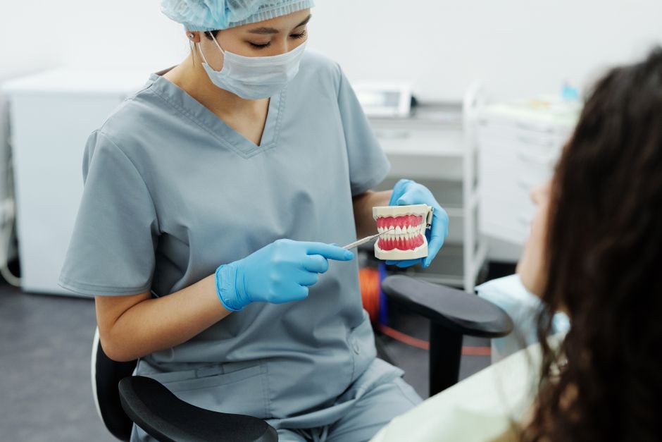 Digital marketing for dental practices that books consults