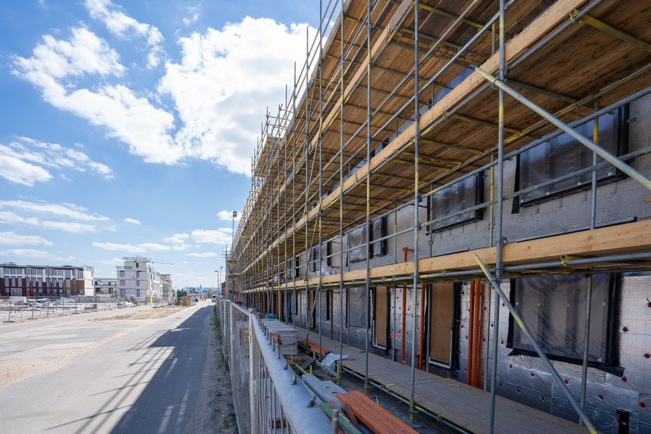 Google Ads for UK Rendering Companies: What Clicks Actually Cost and Which Leads Book Jobs