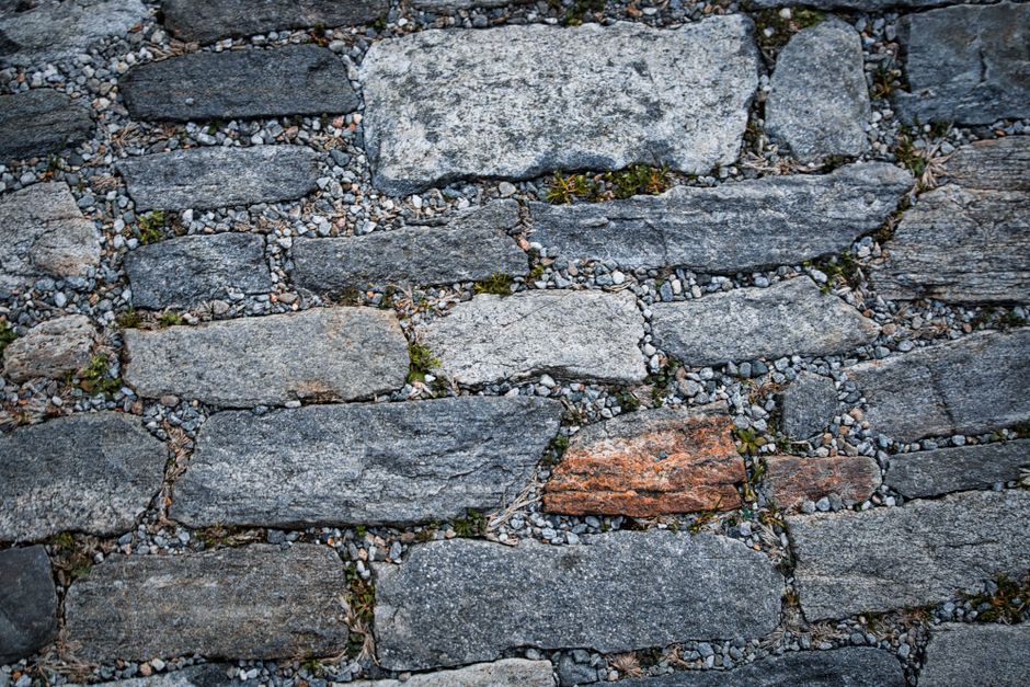 7 Google Ads Mistakes That Drain Retaining Wall Contractor Budgets
