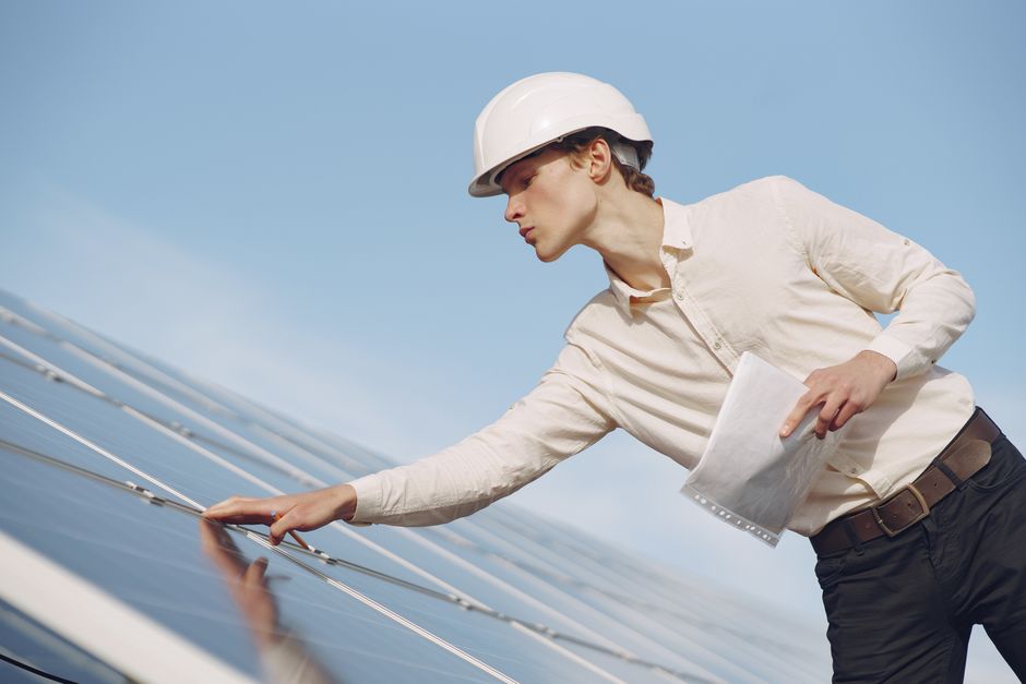 Landing pages that book UK solar surveys, not form spam