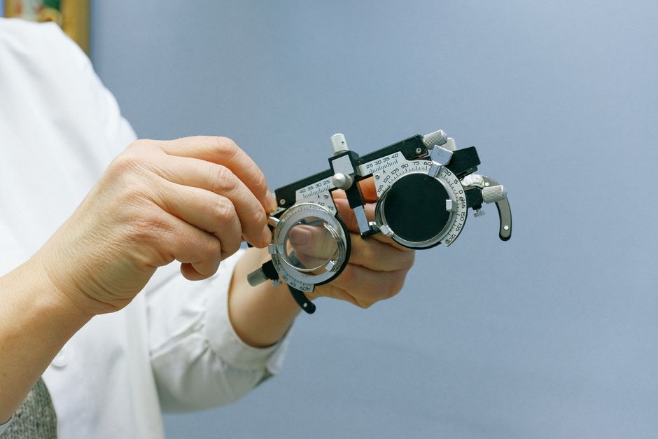 Lead metrics that actually fill your optometry diary (and the vanity numbers to stop reporting)