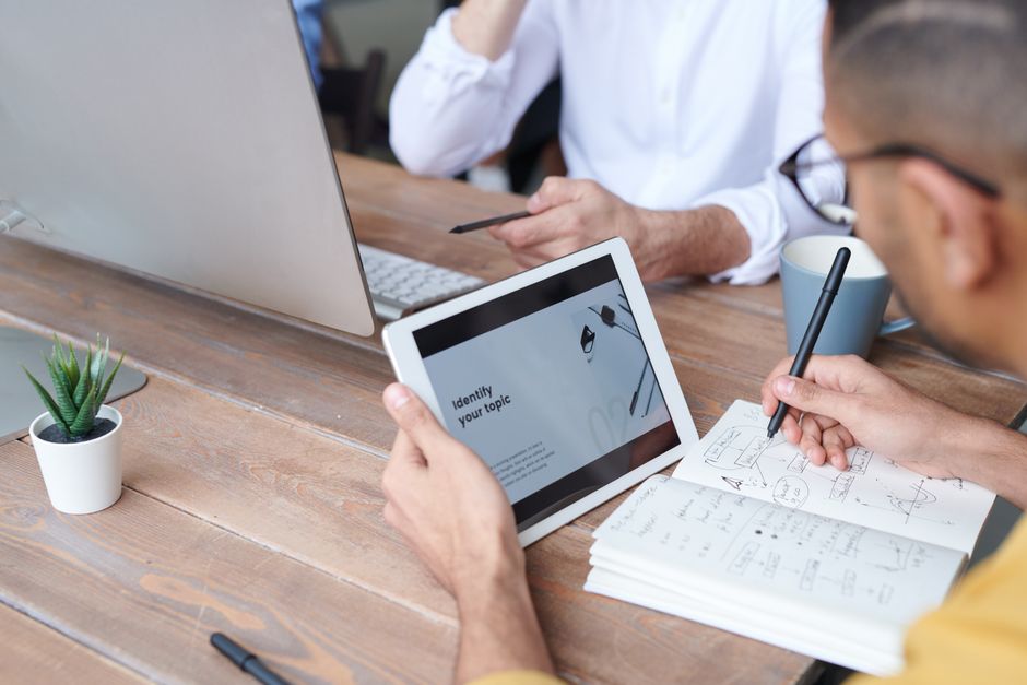 LinkedIn Ads for B2B lead gen that books meetings in SG