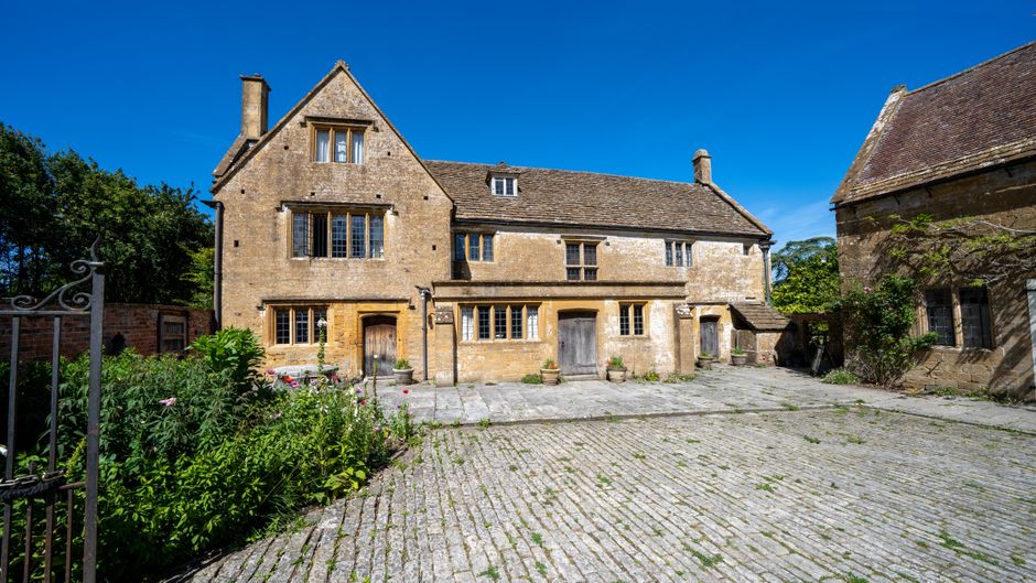 Real estate photography lead tracking checklist for UK teams