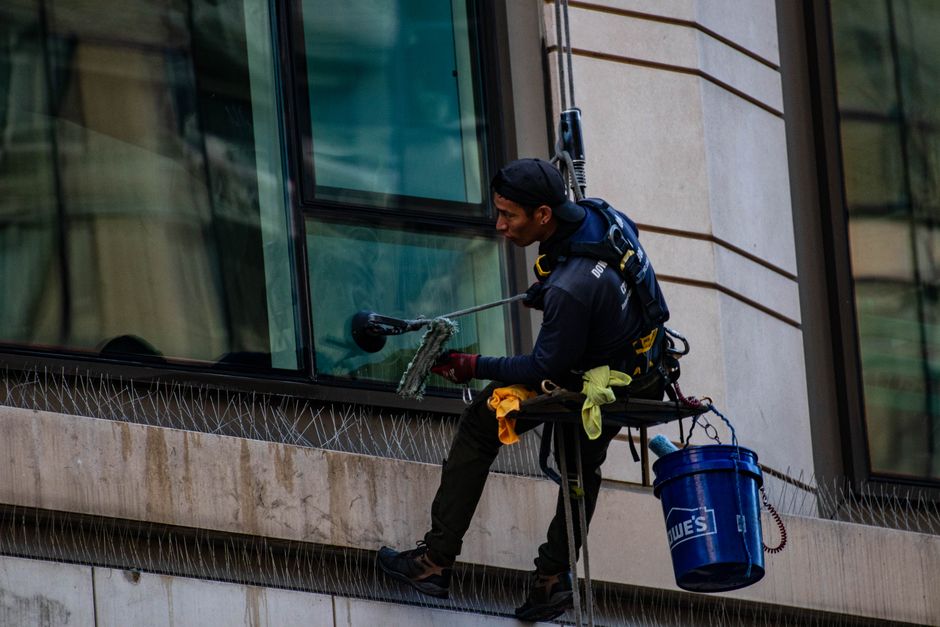 SEO Benchmarks for US Gutter Cleaning Companies: What Actually Drives Booked Jobs