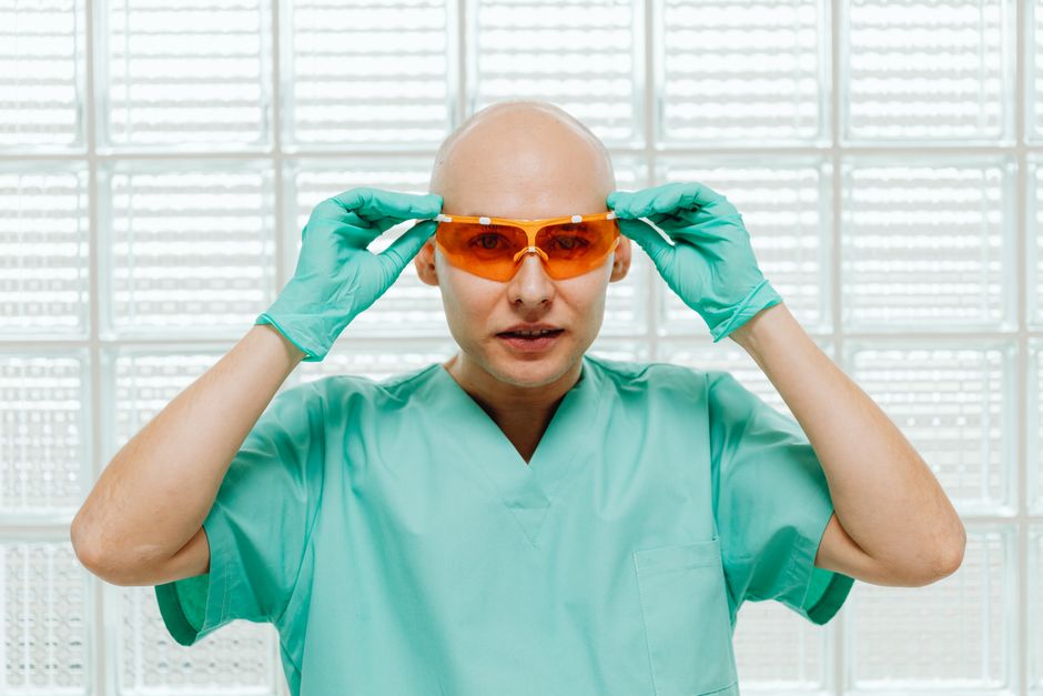 SEO benchmarks and ranges for Hair Restoration and Hair Transplant Clinics companies in the UK