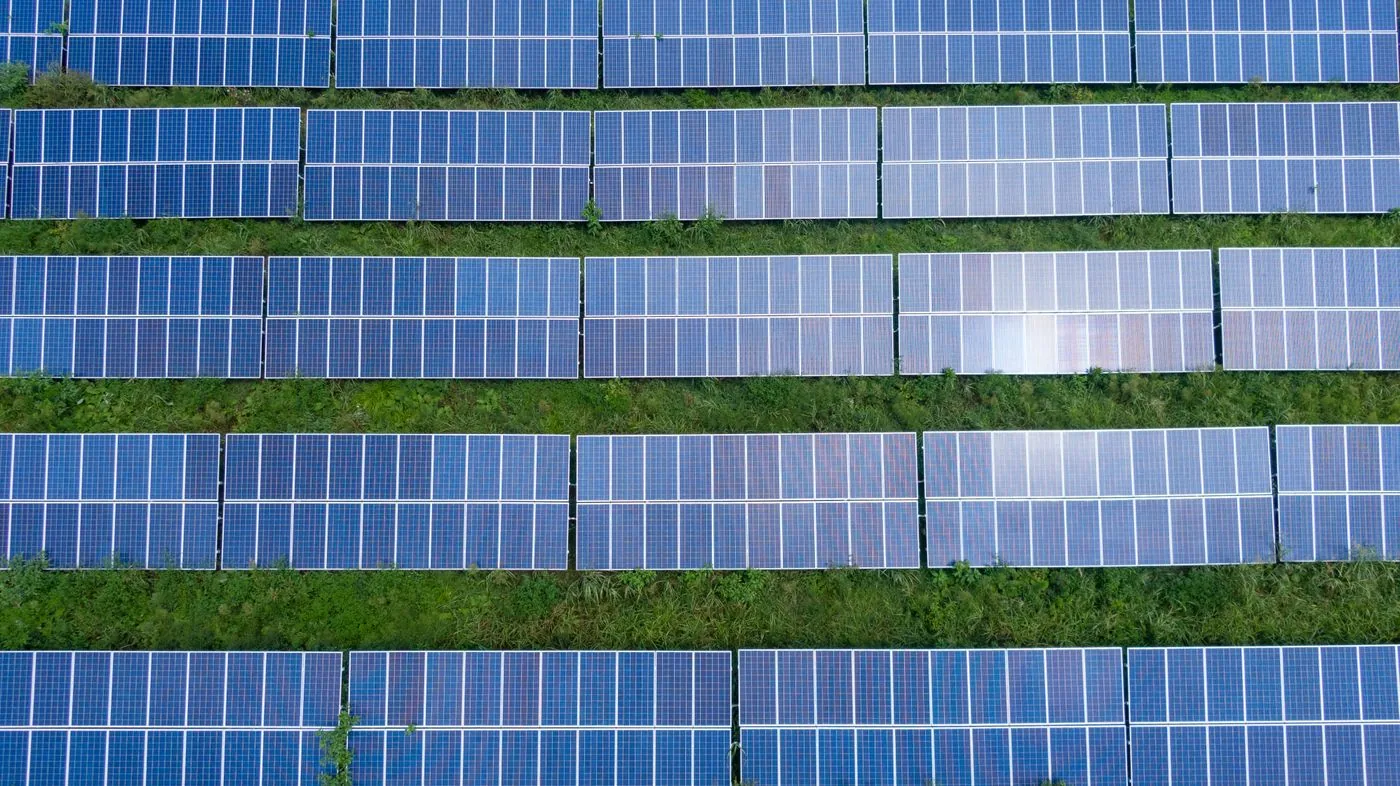 Aerial view of a successful solar farm installation. Photo by K on Pexels