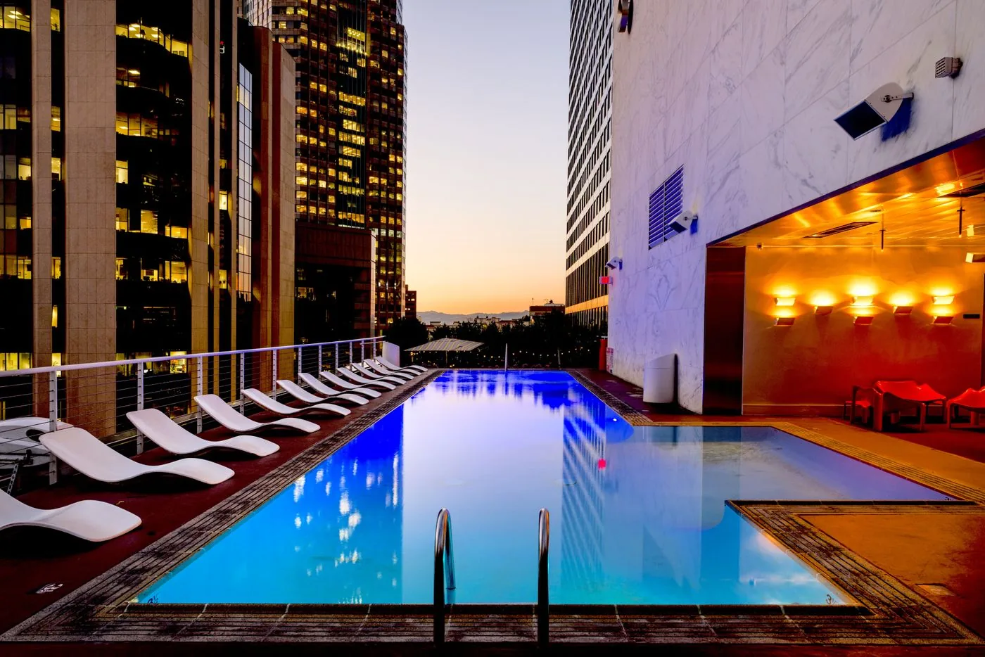Luxury hotel suite with elegant interior design. Photo by Pixabay on Pexels