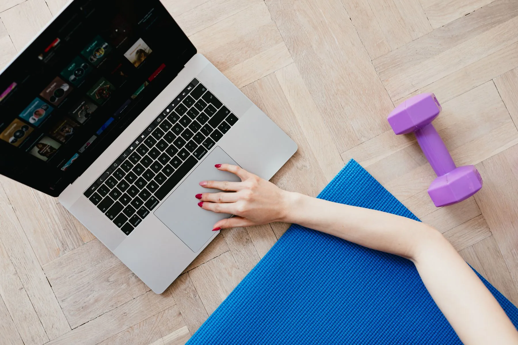 Patient researching anti-aging programmes. Photo by Kaboompics.com on Pexels